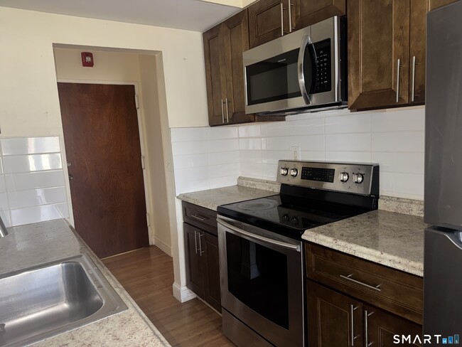 250 N Bishop Ave in Bridgeport, CT - Building Photo - Building Photo