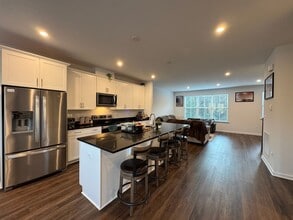 10162 Queens Wy in Manassas, VA - Building Photo - Building Photo