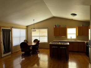 1017 Basin Ct in Windsor, CO - Foto de edificio - Building Photo