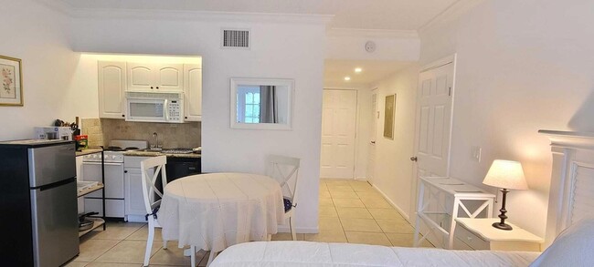 11863 Wimbledon Cir, Unit 403 in Wellington, FL - Foto de edificio - Building Photo