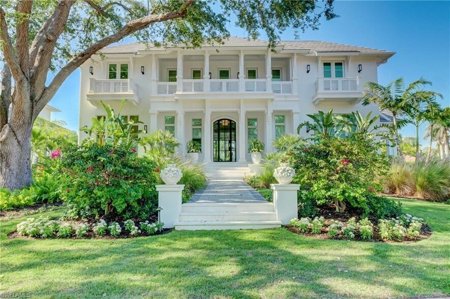 2020 Gordon Dr, Unit 50-50206 in Naples, FL - Building Photo