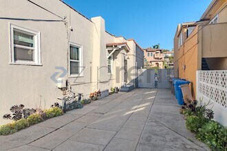 705 S Pacific Coast Hwy in Redondo Beach, CA - Building Photo - Building Photo