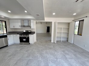 13850 Dahlgren Dr in Victorville, CA - Building Photo - Building Photo