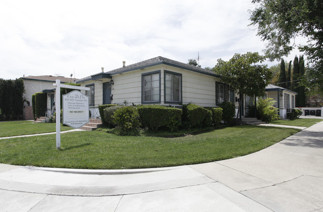 Casa De Paz Apartments in Studio City, CA - Foto de edificio - Building Photo