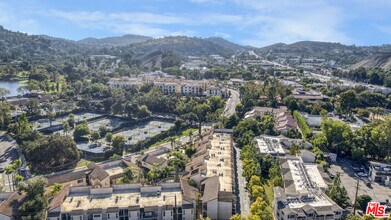 23401 Park Sorrento in Calabasas, CA - Building Photo - Building Photo