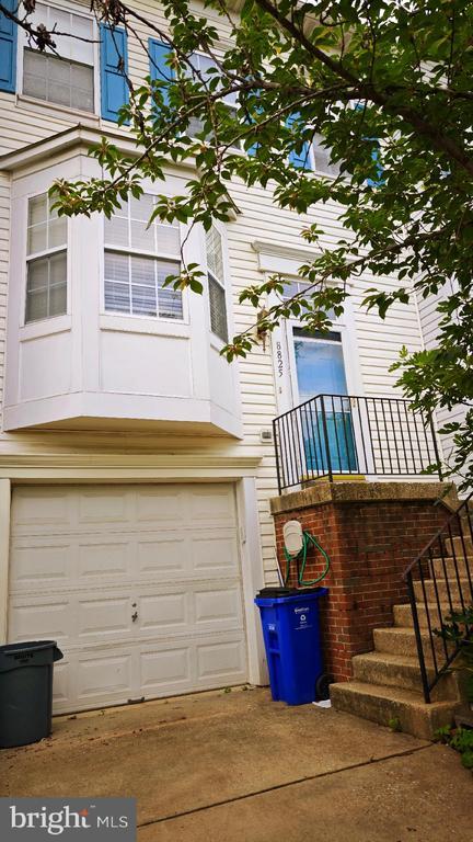 property at 8825 Hawthorne Ct