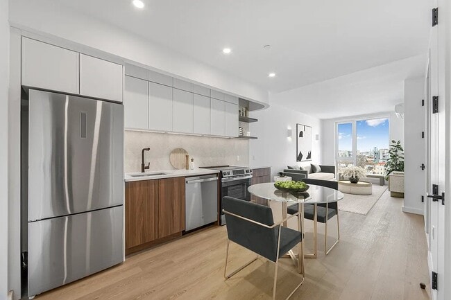 953 Dean St, Unit 526