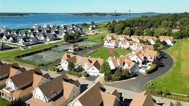 4 Wimbledon Cir in Portsmouth, RI - Building Photo - Building Photo