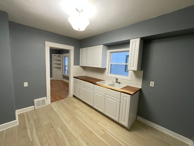 12602 Thornhurst Ave in Garfield Heights, OH - Building Photo - Building Photo