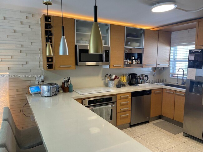 1331 Lincoln Rd, Unit 403 in Miami Beach, FL - Foto de edificio - Building Photo