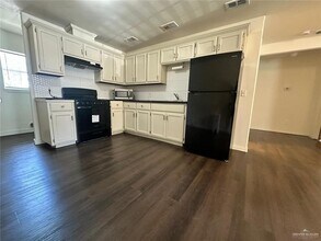 1225 E Cano St in Edinburg, TX - Building Photo - Building Photo