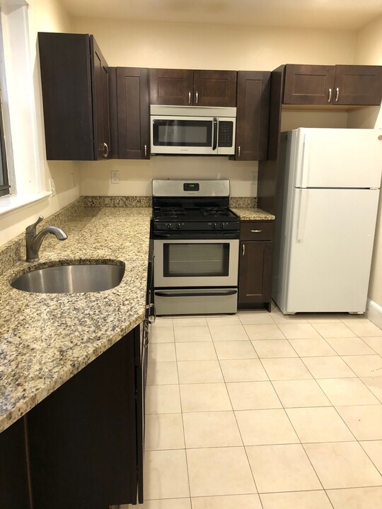 15 Upland Rd, Unit B in Cambridge, MA - Building Photo