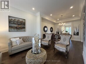 115 Russell Dr in Oakville, ON - Building Photo - Building Photo