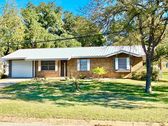 property at 901 Avenue E