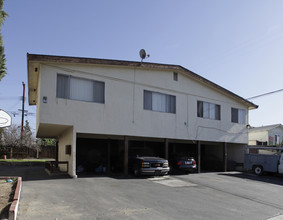 620 N Ward St in La Habra, CA - Foto de edificio - Building Photo