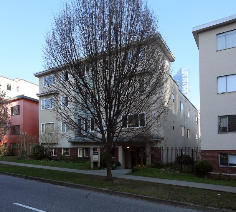 Park Lodge in Vancouver, BC - Building Photo