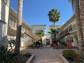 W. 54th Street in Los Angeles, CA - Foto de edificio - Interior Photo