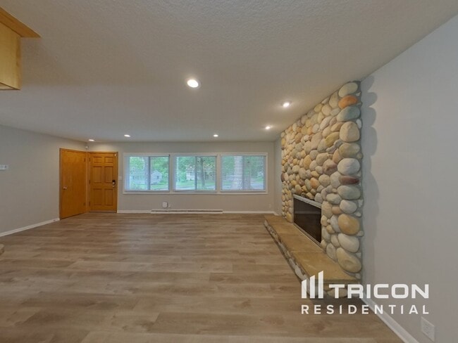 3607 Robinwood Terrace in Minnetonka, MN - Building Photo - Building Photo