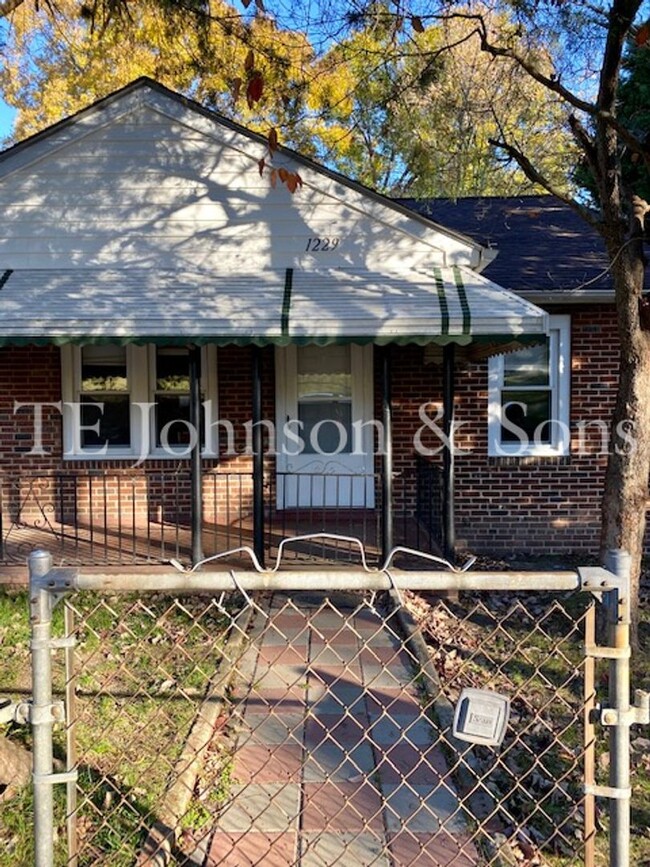 1229 Willie Davis Dr in Winston-Salem, NC - Building Photo - Building Photo