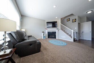 15430 Eagle Creek Way in Apple Valley, MN - Building Photo - Building Photo