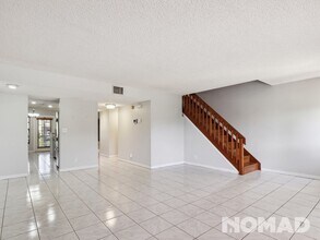 3921 NW 94th Ave in Sunrise, FL - Building Photo - Building Photo