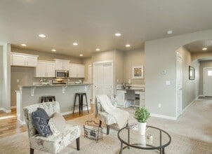 468 NW 30th St in Redmond, OR - Building Photo - Building Photo