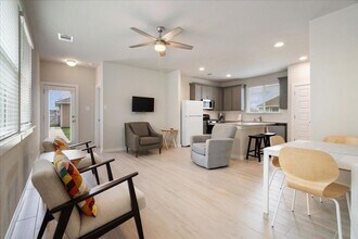 330 Hortus Dr in Kyle, TX - Building Photo - Building Photo