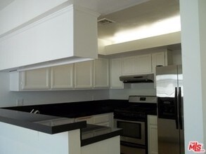 630 E Cypress Ave in Burbank, CA - Foto de edificio - Interior Photo