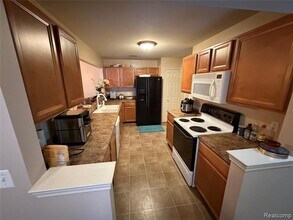 16751 Carriage Wy in Northville, MI - Building Photo - Building Photo