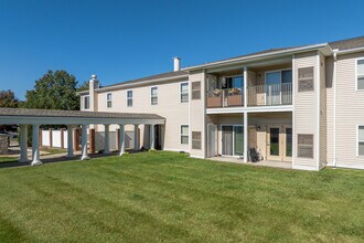 Friendship Meadows 55+ in Detroit, MI - Foto de edificio - Building Photo