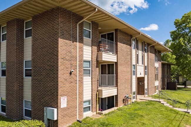 Nu Elm in Springfield, MO - Building Photo - Building Photo