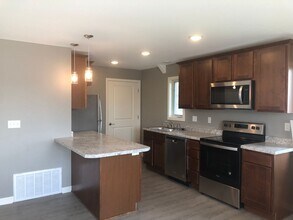 220 S Dakota Ave in Ames, IA - Building Photo - Building Photo