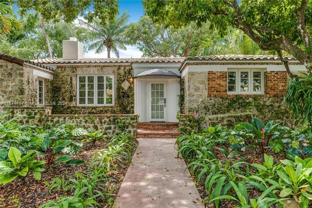 504 Navarre Ave in Coral Gables, FL - Foto de edificio - Building Photo