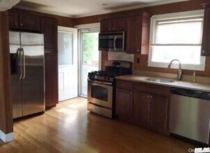 43 Totten Pl in Babylon, NY - Building Photo - Building Photo