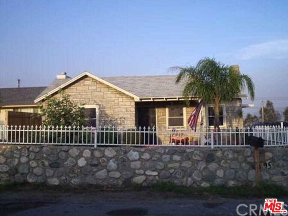 950 N Allen St in Banning, CA - Building Photo