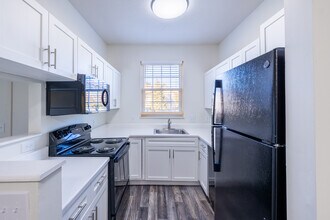 Perrys Crossing Apartment Homes in Perrysburg, OH - Building Photo - Interior Photo