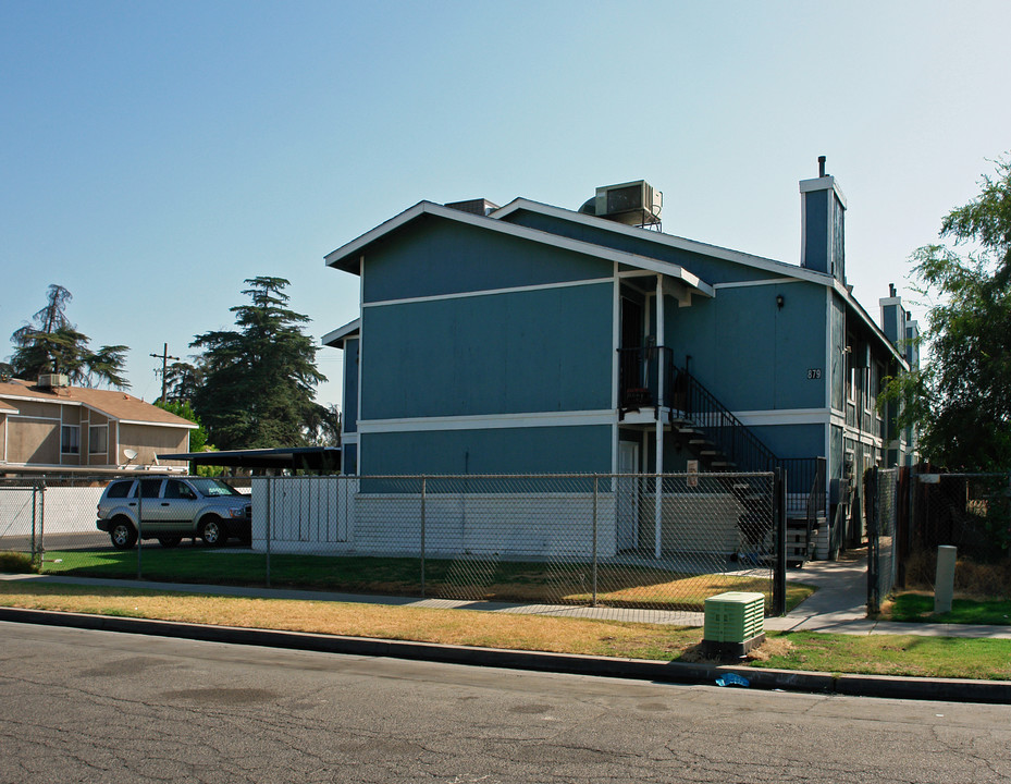 879 S Adler Ave in Fresno, CA - Foto de edificio