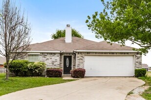 813 Huddleston Ct in Seagoville, TX - Building Photo