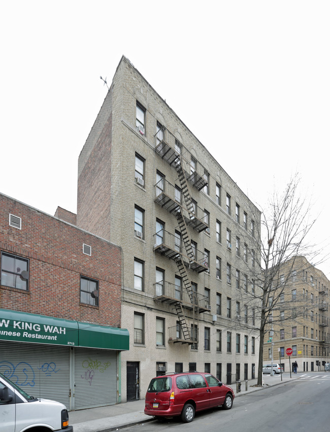 244 E 196th St in Bronx, NY - Building Photo - Building Photo