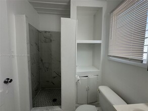 2328 SW 17th St, Unit 3 in Miami, FL - Building Photo - Building Photo