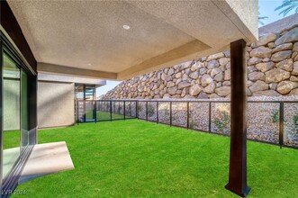 9 Promenade Isle Ln in Henderson, NV - Building Photo - Building Photo