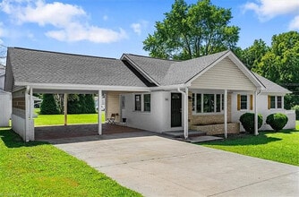 300 Willowbrook Dr in Thomasville, NC - Building Photo - Building Photo