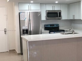 8883 Fontainebleau Blvd, Unit 101-A in Miami, FL - Building Photo