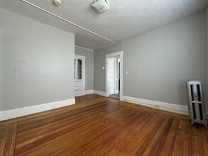 4 E Main St in Plainville, CT - Building Photo - Building Photo