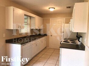 1083 Riggs St in Port Charlotte, FL - Building Photo - Building Photo