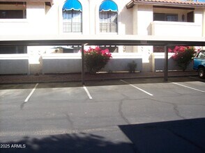 7557 N Dreamy Draw Dr in Phoenix, AZ - Building Photo - Building Photo