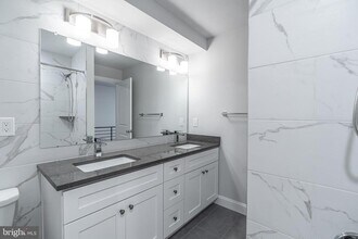 2141 Christian St in Philadelphia, PA - Building Photo - Building Photo
