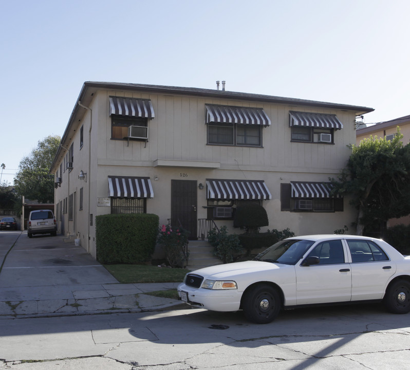 526 N Madison Ave in Los Angeles, CA - Building Photo