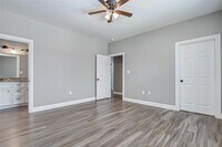 2402 Spence St photo'