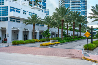 Continuum South Tower in Miami Beach, FL - Building Photo - Building Photo